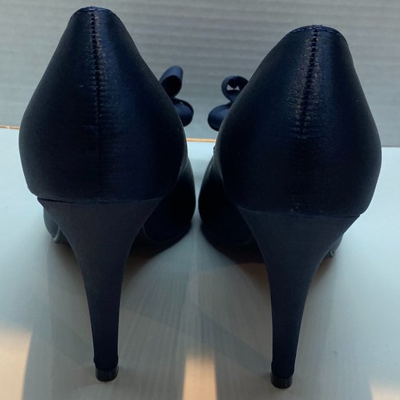 BRAND NEW Navy Pointed Toe Bow Heel Pump - Picture 6 of 9